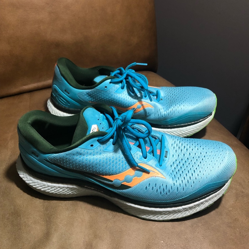 Saucony Mens Triumph 18 size 10.5 in Future Blue